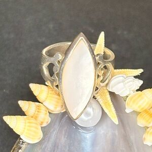 VTG S925 Mother of Pearl Queen of Hearts Estate Ring